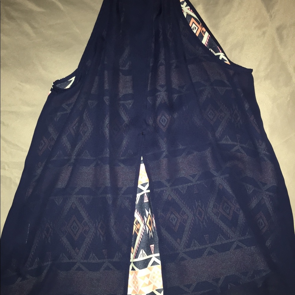Split back Blouse - Picture 2 of 2